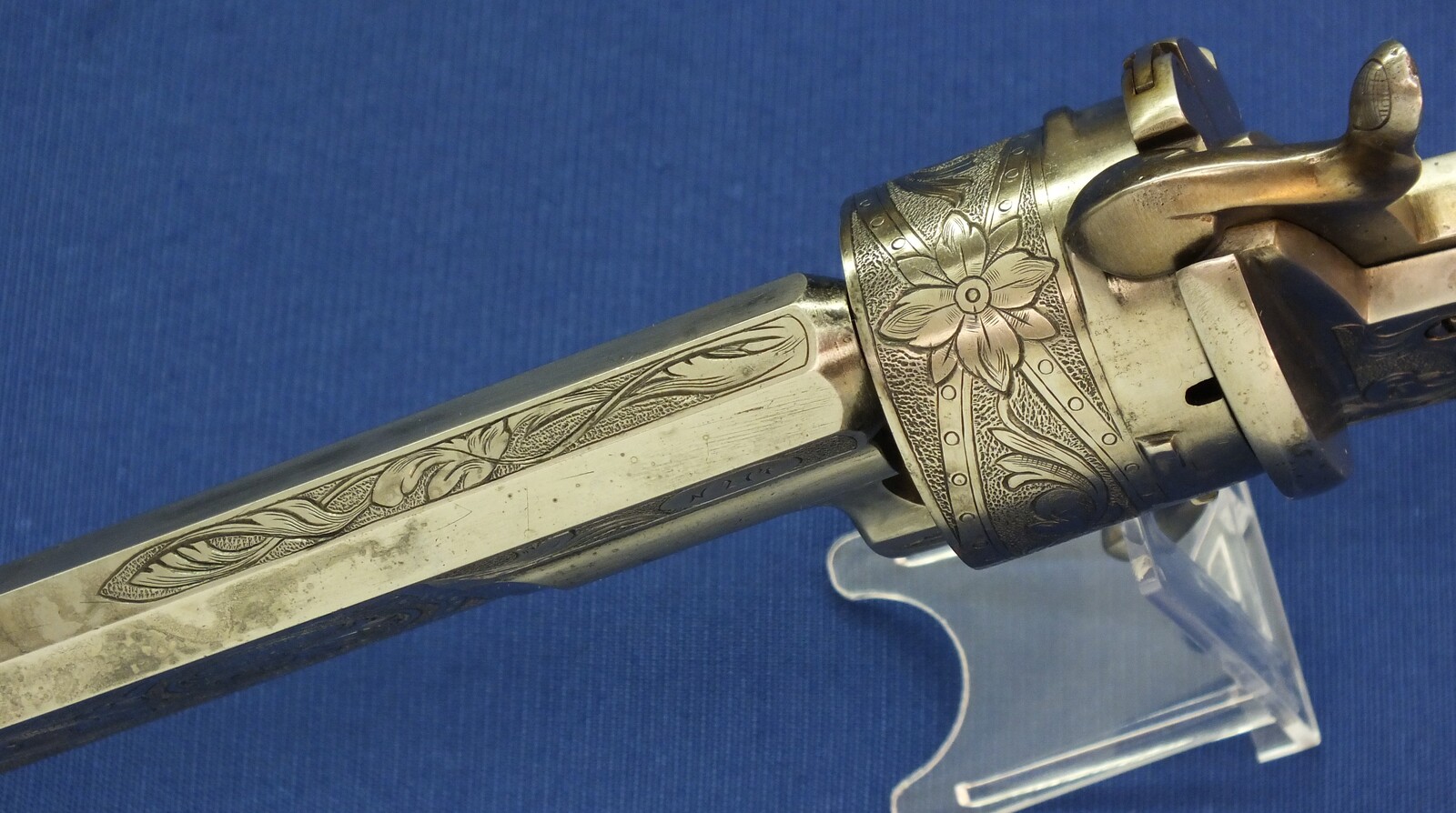 A fine and rare antique French Engraved 12mm Pinfire 6 shot Cutlass-Revolver by Dumonthier Paris. 10,5 inch barrel/blade. Length 39cm. In very good condition. Price 5.250 euro.
