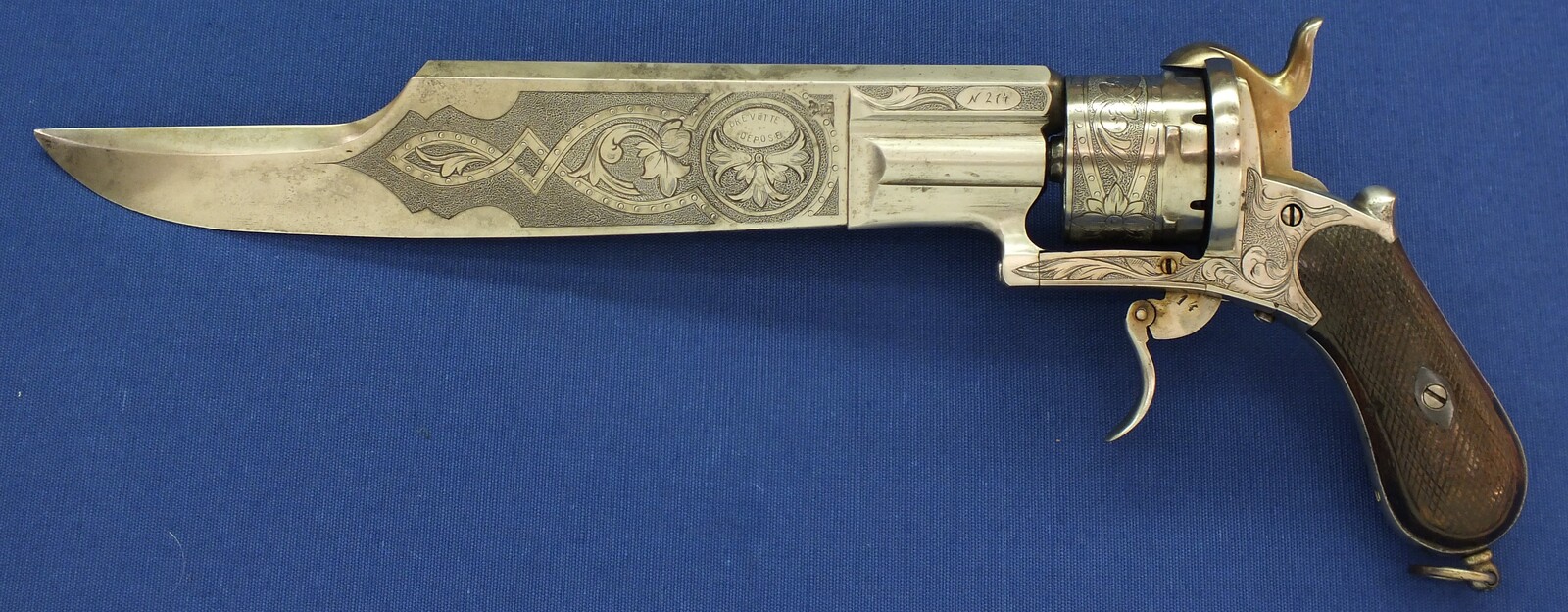 A fine and rare antique French Engraved 12mm Pinfire 6 shot Cutlass-Revolver by Dumonthier Paris. 10,5 inch barrel/blade. Length 39cm. In very good condition. Price 5.250 euro.