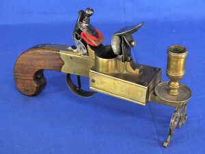 A fine and scarce antique 18th century Flintlock Tinder Lighter, length 22 cm, in very good condition. 