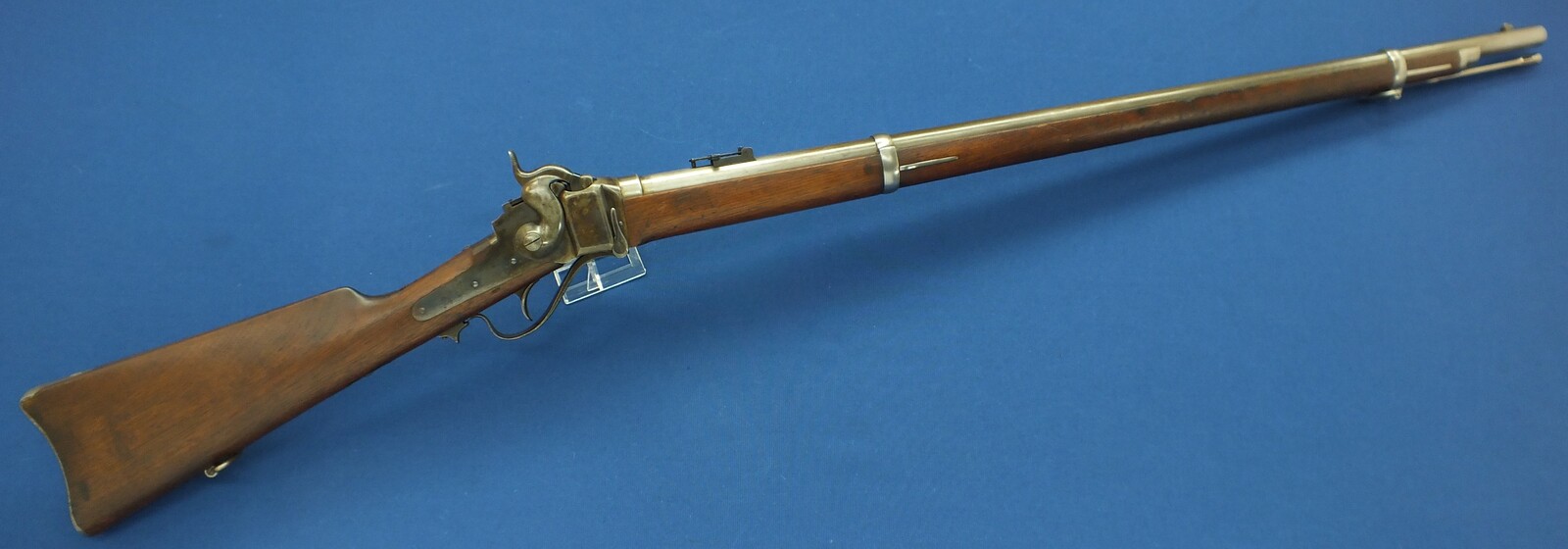 A fine and scarce antique American Springfield Altered Sharps Model 1870 first type Military Trials Rifle in 50/70 caliber. Only 700 made. In near mint condition. Price 7.150 euro.