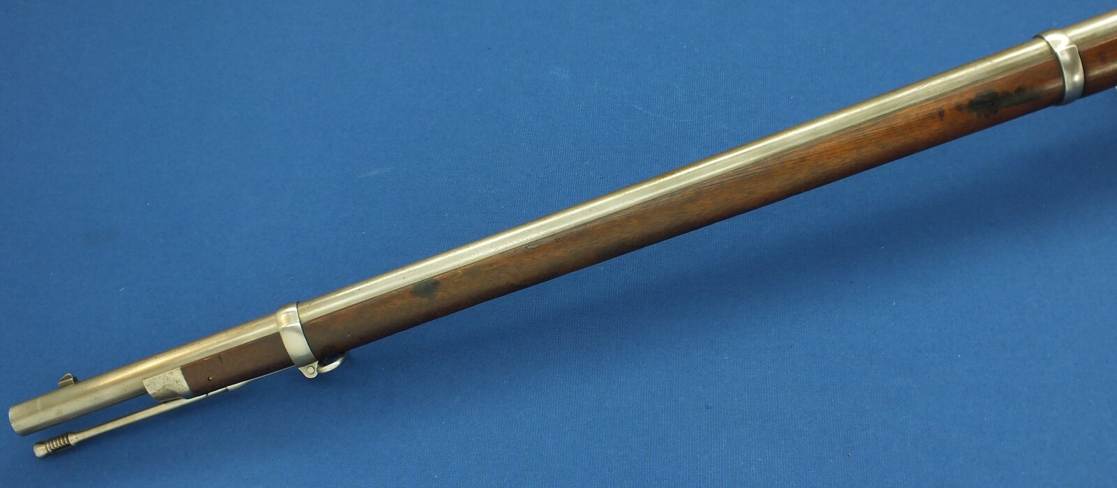 A fine and scarce antique American Springfield Altered Sharps Model 1870 first type Military Trials Rifle in 50/70 caliber. Only 700 made. In near mint condition. Price 7.150 euro.