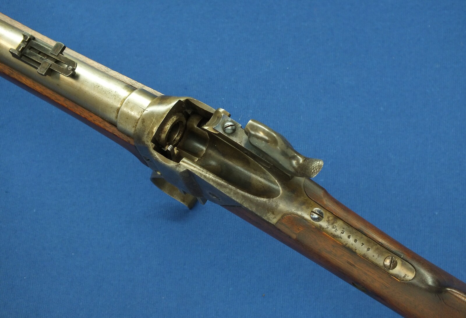 A fine and scarce antique American Springfield Altered Sharps Model 1870 first type Military Trials Rifle in 50/70 caliber. Only 700 made. In near mint condition. Price 7.150 euro.