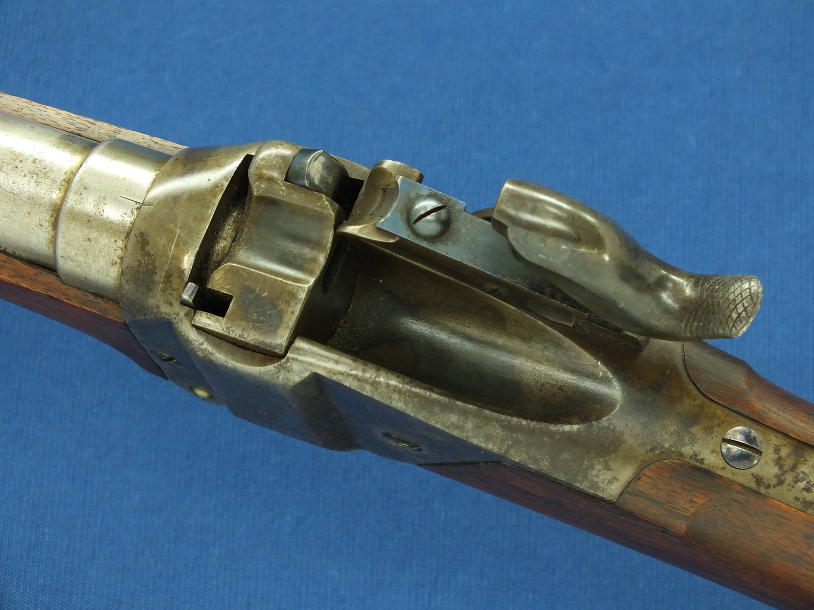 A fine and scarce antique American Springfield Altered Sharps Model 1870 first type Military Trials Rifle in 50/70 caliber. Only 700 made. In near mint condition. Price 7.150 euro.