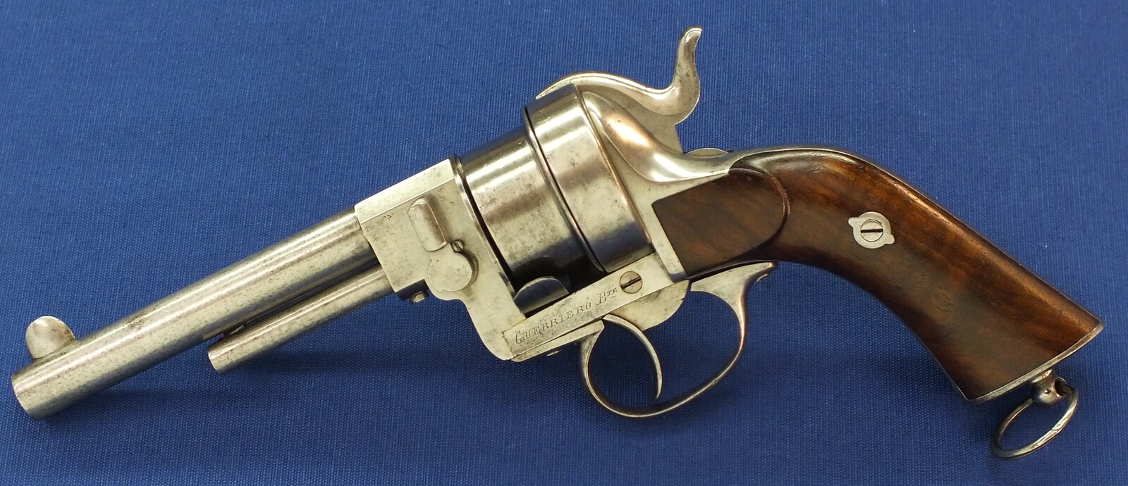 A fine and scarce French A. Guerriero's Patent prototype 6 shot 12mm Pinfire Revolver. Length 30cm. In very good condition. Price 4.350 euro.