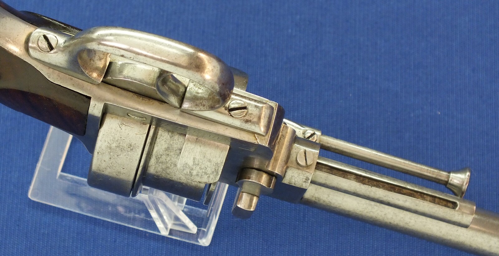 A fine and scarce French A. Guerriero's Patent prototype 6 shot 12mm Pinfire Revolver. Length 30cm. In very good condition. Price 4.350 euro.