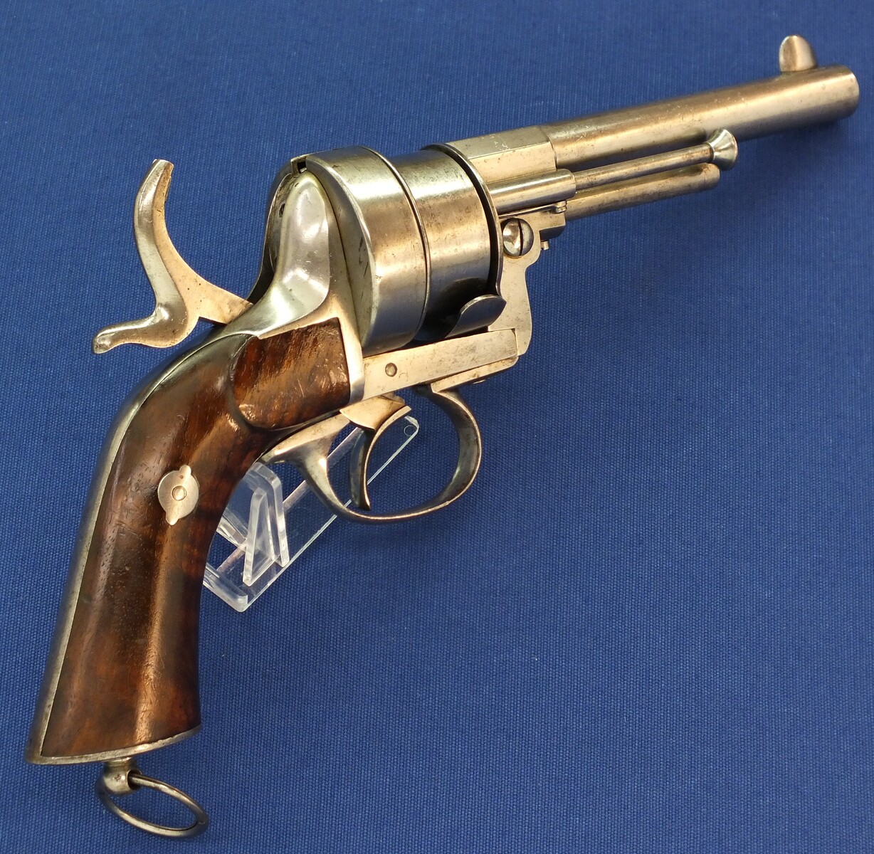 A fine and scarce French A. Guerriero's Patent prototype 6 shot 12mm Pinfire Revolver. Length 30cm. In very good condition. Price 4.350 euro.