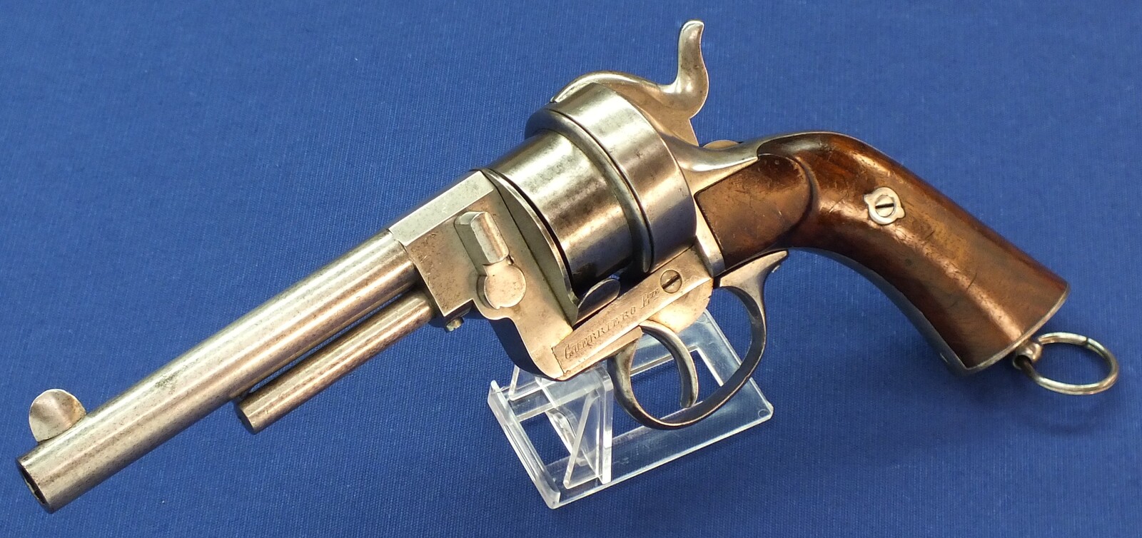A fine and scarce French A. Guerriero's Patent prototype 6 shot 12mm Pinfire Revolver. Length 30cm. In very good condition. Price 4.350 euro.