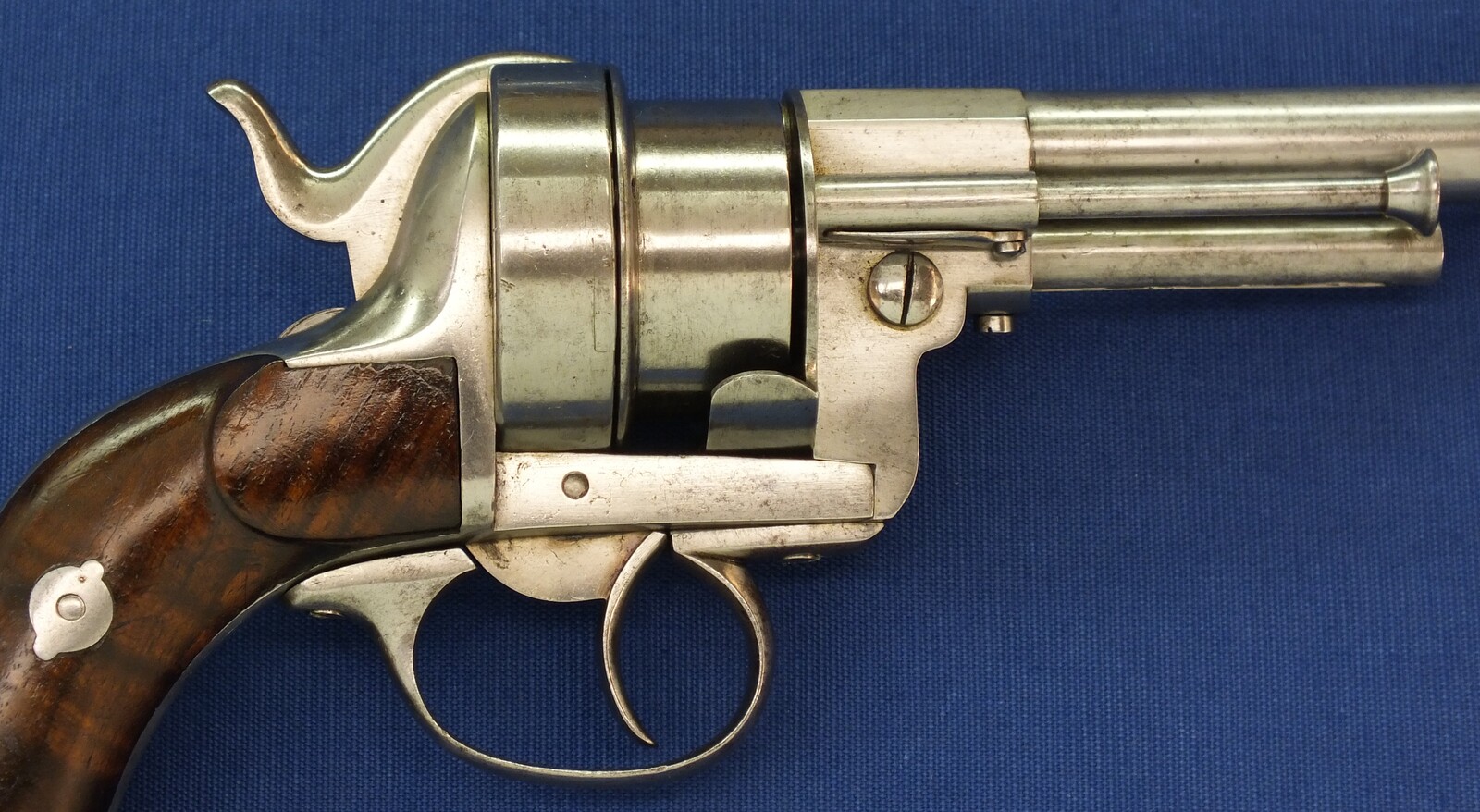A fine and scarce French A. Guerriero's Patent prototype 6 shot 12mm Pinfire Revolver. Length 30cm. In very good condition. Price 4.350 euro.