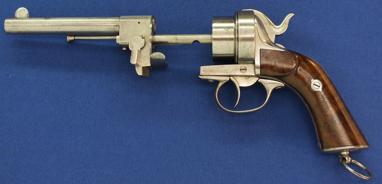 A fine and scarce French A. Guerriero's Patent prototype 6 shot 12mm Pinfire Revolver. Length 30cm. In very good condition. Price 4.350 euro.