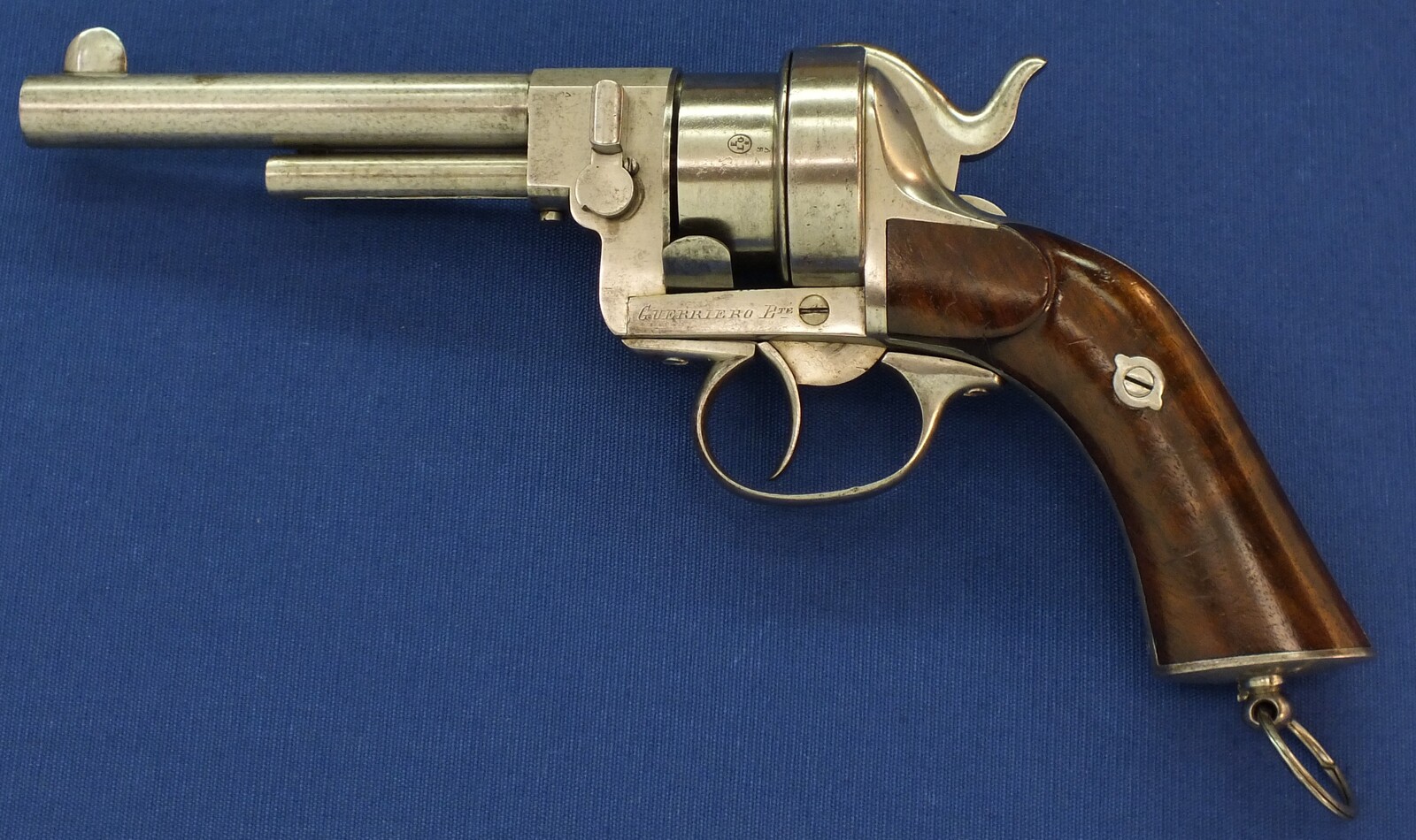 A fine and scarce French A. Guerriero's Patent prototype 6 shot 12mm Pinfire Revolver. Length 30cm. In very good condition. Price 4.350 euro.