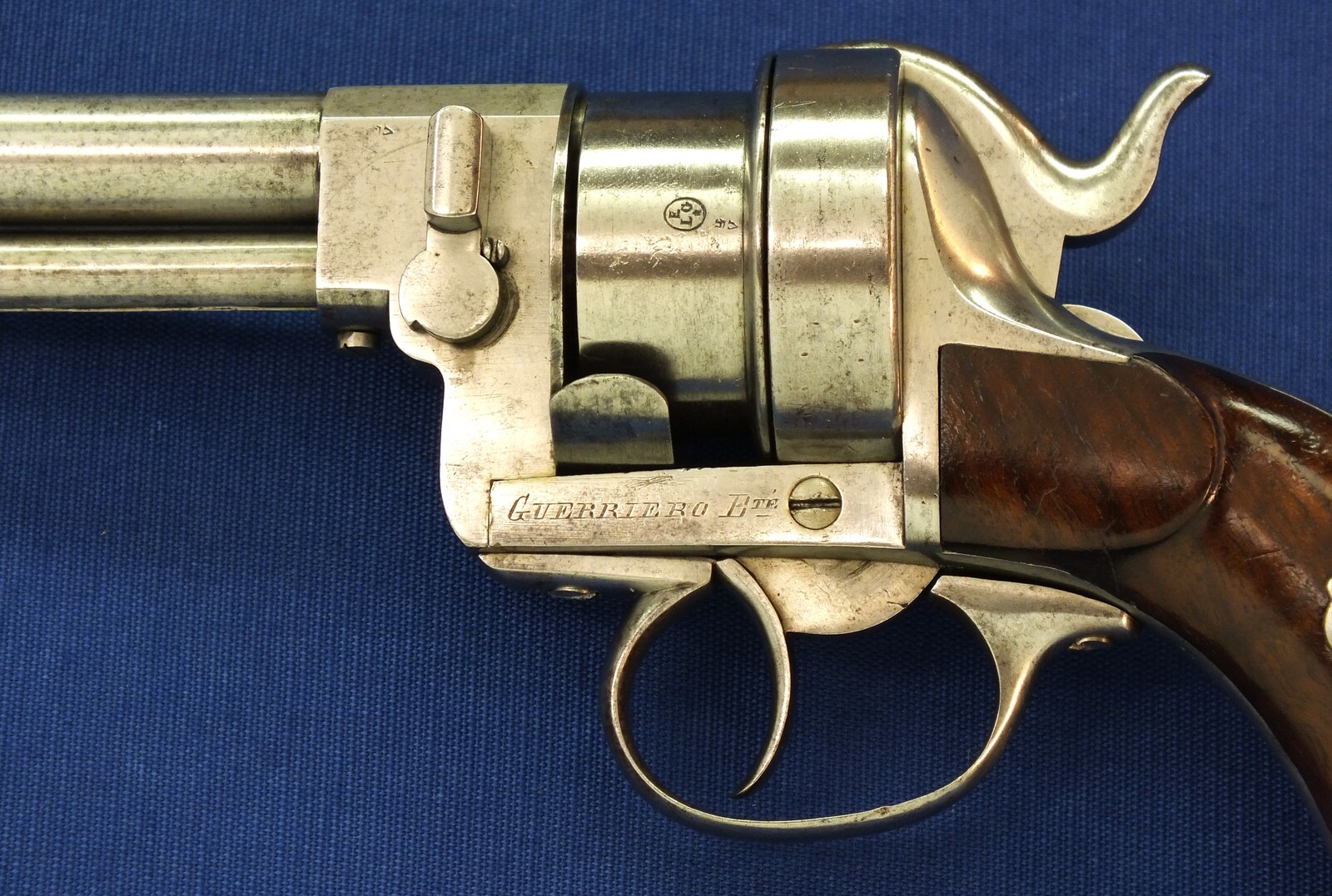 A fine and scarce French A. Guerriero's Patent prototype 6 shot 12mm Pinfire Revolver. Length 30cm. In very good condition. Price 4.350 euro.