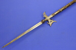 A fine antique 16th century Italian Halberd with fine engravings and openwork collar with Masks and blade decorated with marine monsters and chiselled masks. Length 260cm. Original haft. In very good condition. Price 3.650 euro