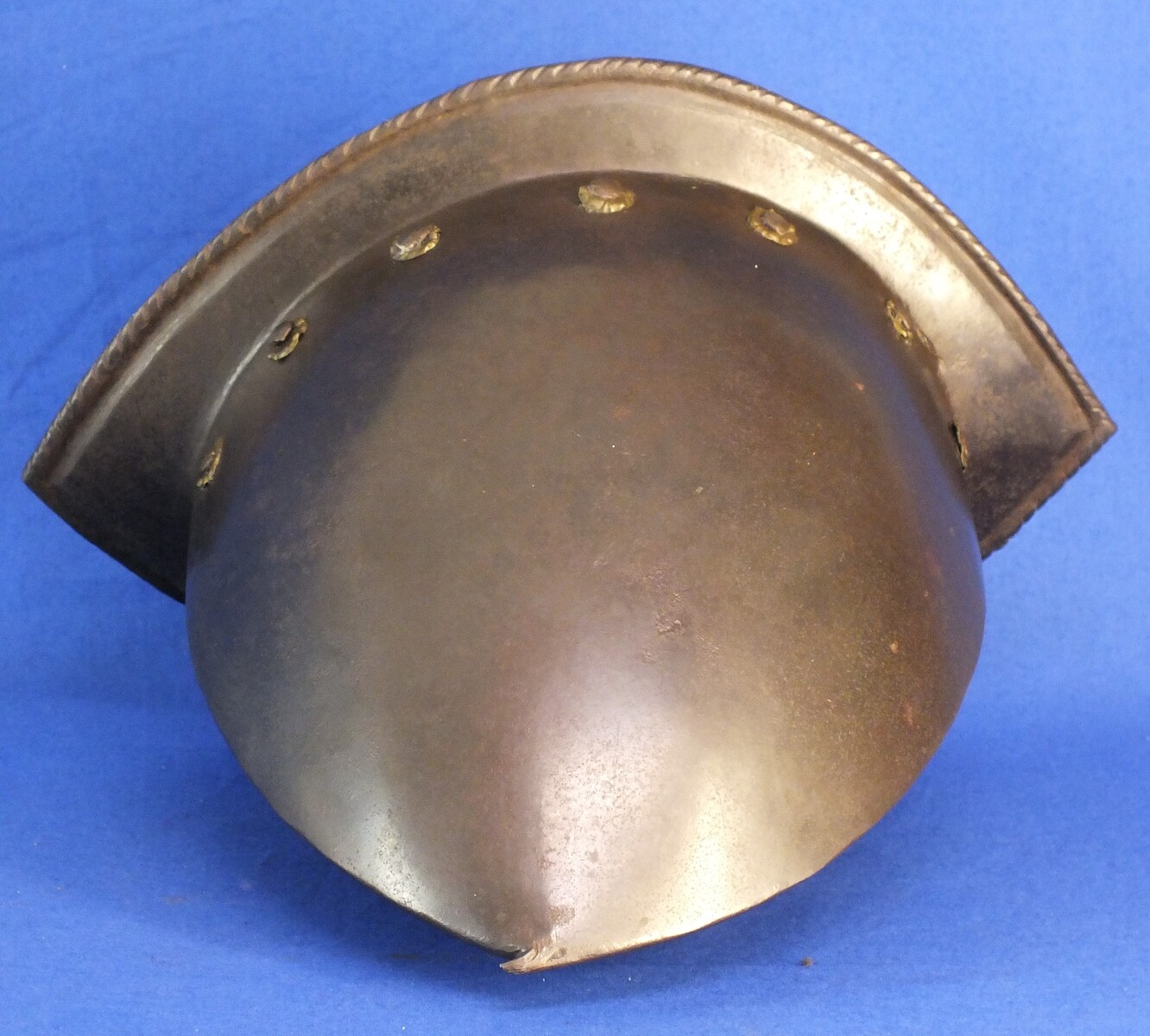 A fine antique 16th Century Morion-Cabasset Helmet. Height 26cm. In very good condition. Price 2.900 euro