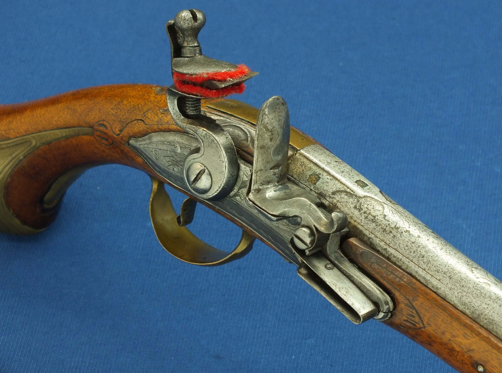 A fine antique 18th Century circa 1740 Dutch Flintlock pistol by Oger Leblan Maastricht. Caliber 15mm, length 53cm. In very good condition. Price 2.950 euro.