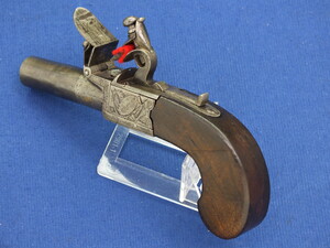 A fine antique 18th century English Box-Lock Flintlock Pistol signed SPENCER LONDON, caliber 12 mm, length 16,5 cm, in very good condition. Price 750 euro
