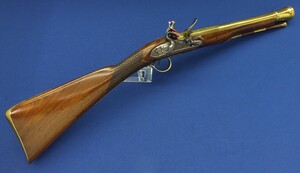 A fine antique 18th century English Brass Barreled Flintlock Blunderbuss by Ward & Steele (London). Length 76cm, caliber/muzzle 32mm. In very good condition. Price 3.550 euro