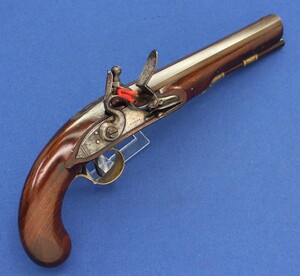 A fine antique 18th century English Flintlock Pistol signed G.Jones Bristol, caliber 15 mm, length 35 cm, in very good condition.