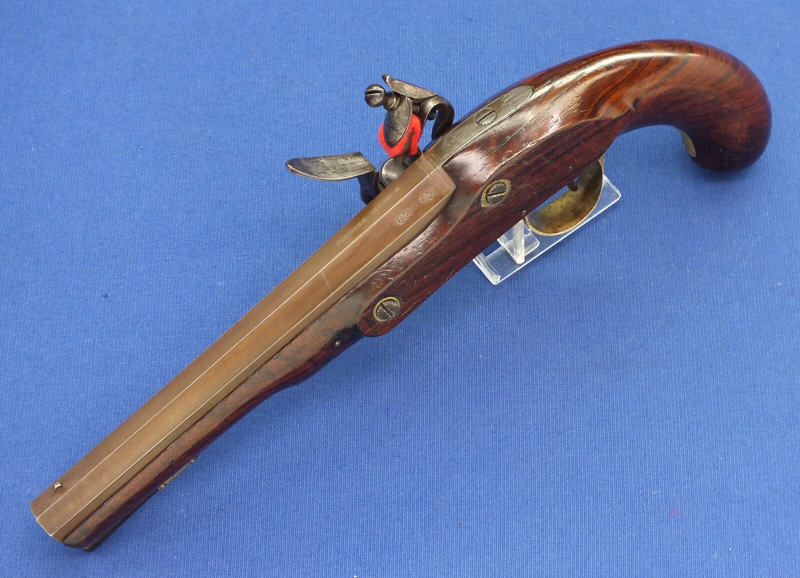 A fine antique 18th century English Flintlock Pistol signed G.Jones Bristol, caliber 15 mm, length 35 cm, in very good condition. Price 2.975 euro