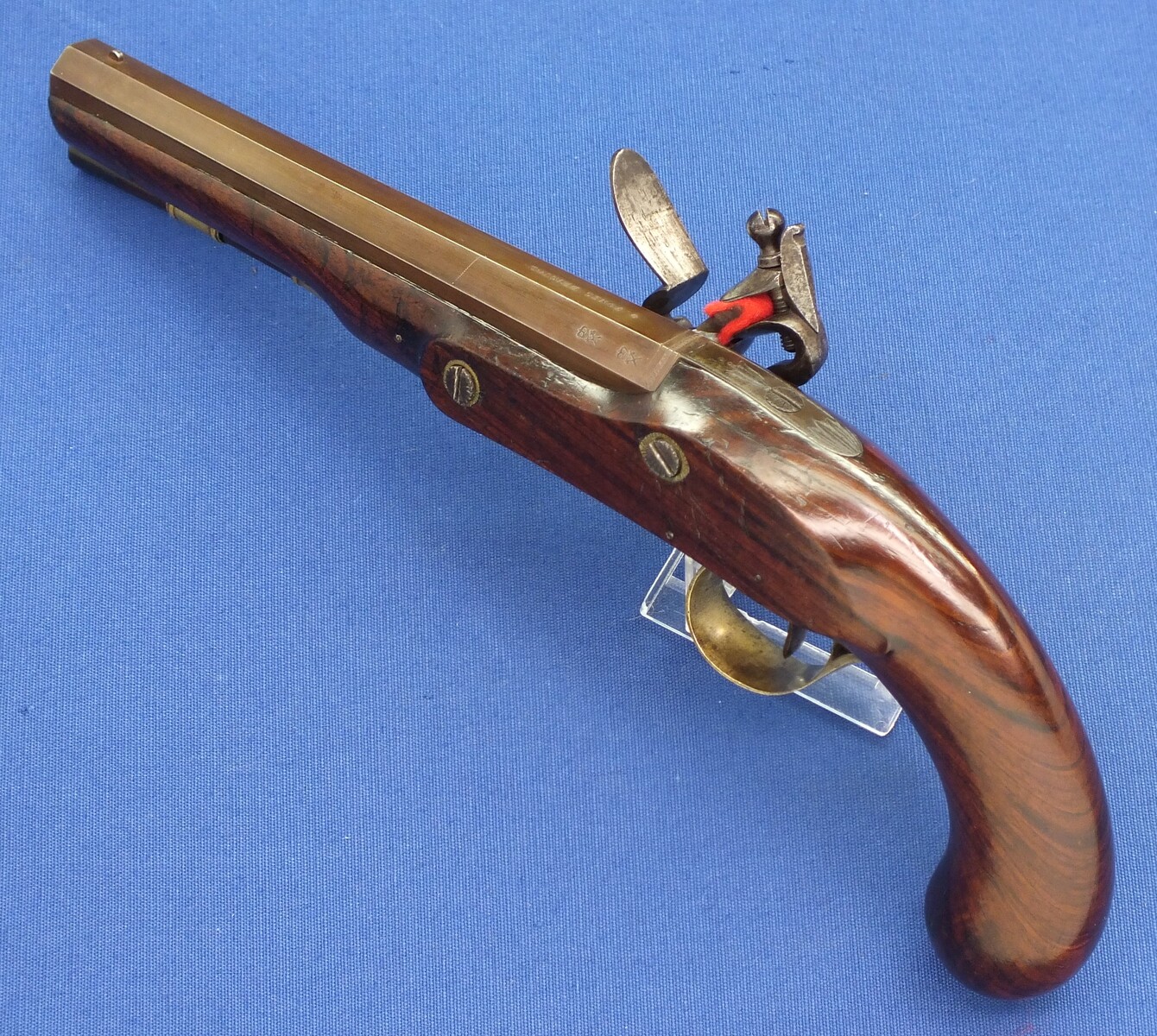 A fine antique 18th century English Flintlock Pistol signed G.Jones Bristol, caliber 15 mm, length 35 cm, in very good condition. Price 2.975 euro