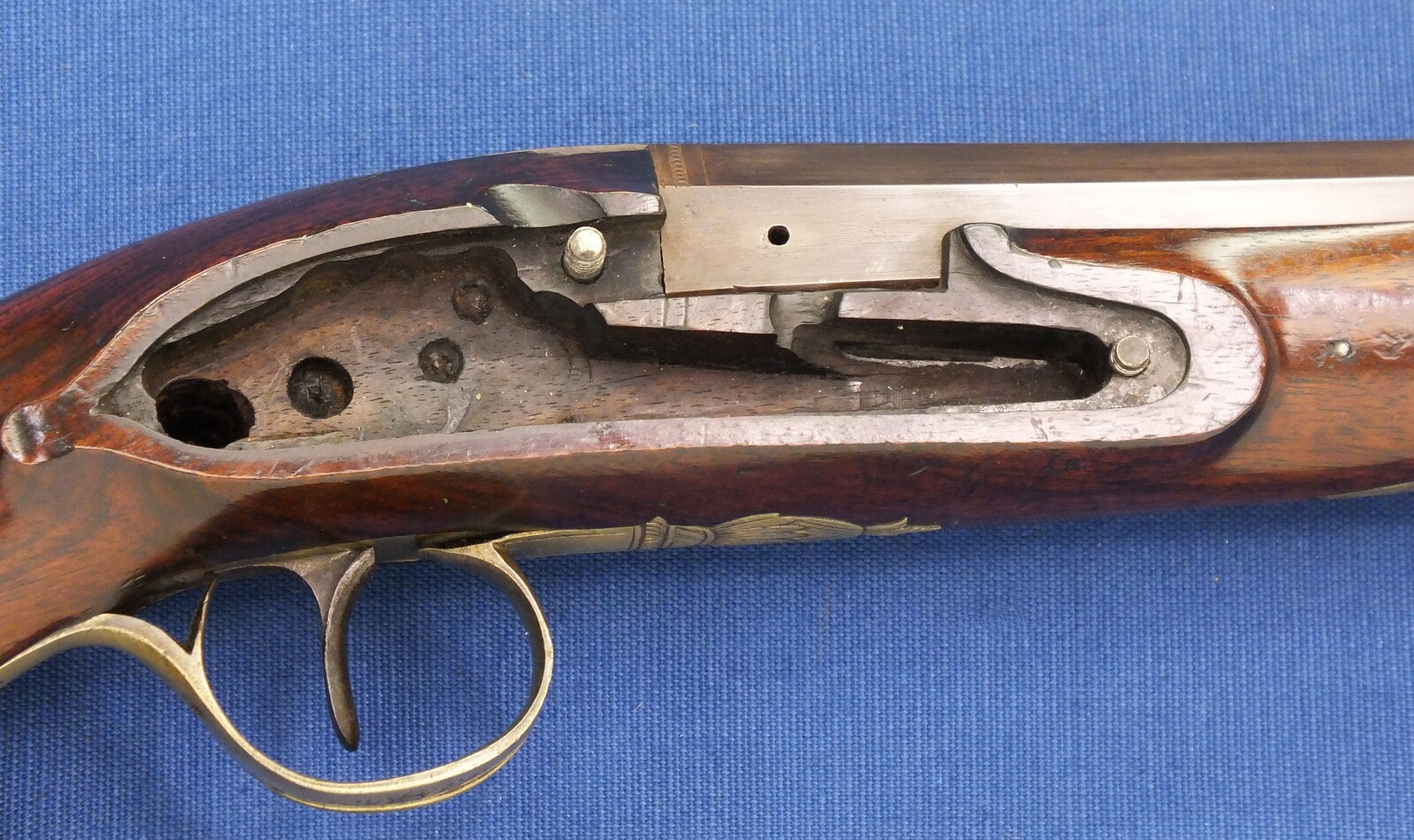 A fine antique 18th century English Flintlock Pistol signed G.Jones Bristol, caliber 15 mm, length 35 cm, in very good condition. Price 2.975 euro