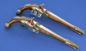 A fine antique 18th Century French  Pair Silver Mounted Flintlock Pistols made by Vigniat a Marseille for the eastern market, caliber 16 mm, length 48 cm, in very good condition. Price 6.750 euro