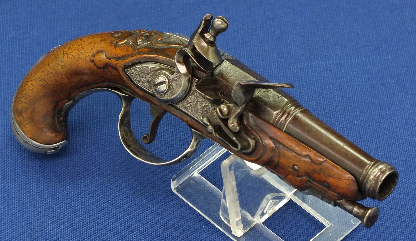 A fine antique 18th century French Silver mounted small Flintlock Pocket pistol circa 1760. Caliber 10mm rifled, length 18,5cm. In very good condition. Price 1.250 euro.