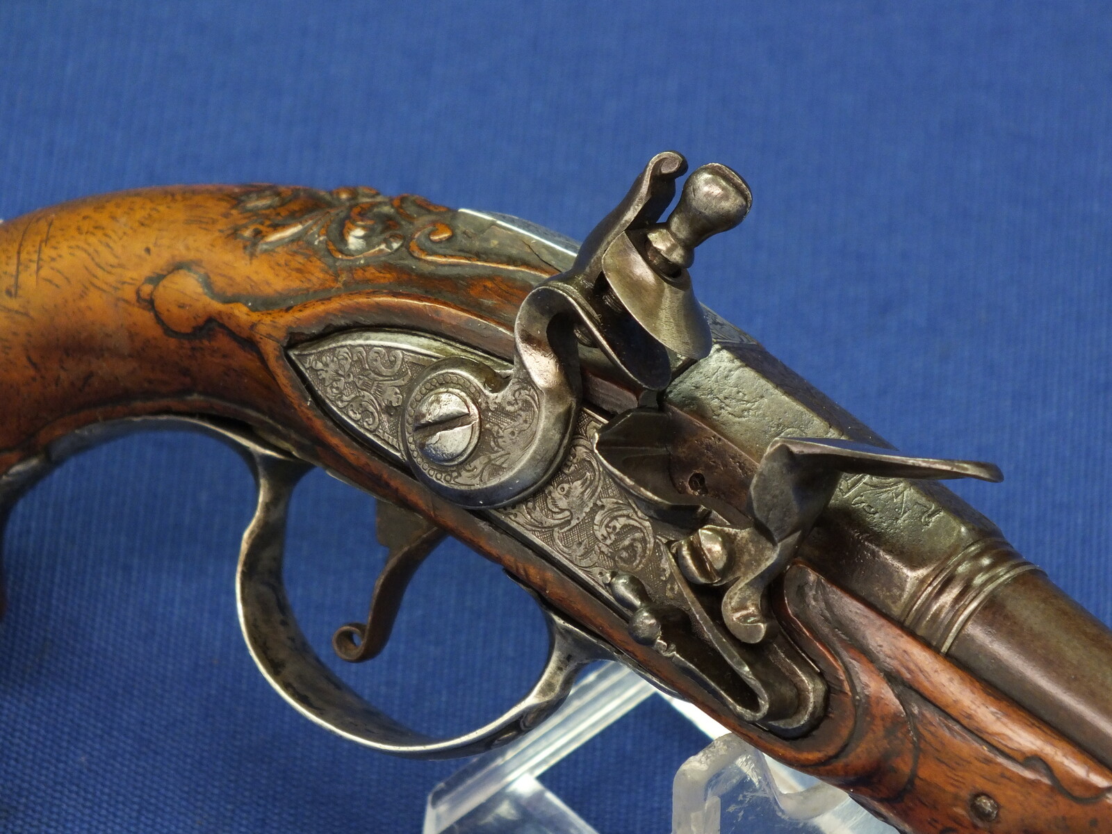 A fine antique 18th century French Silver mounted small Flintlock Pocket pistol circa 1760. Caliber 10mm rifled, length 18,5cm. In very good condition. Price 1.250 euro.