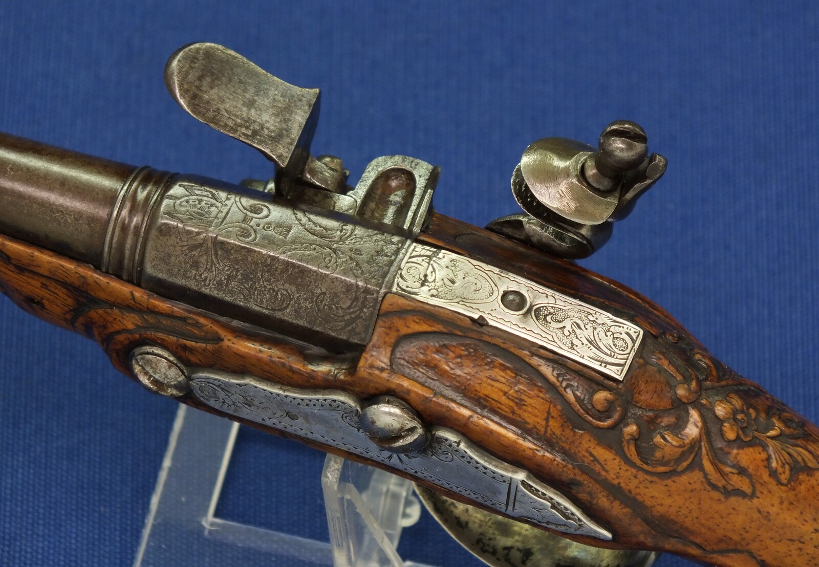 A fine antique 18th century French Silver mounted small Flintlock Pocket pistol circa 1760. Caliber 10mm rifled, length 18,5cm. In very good condition. Price 1.250 euro.