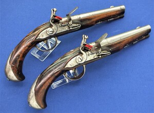 A fine antique 18th Century Liege Pair Flintlock Pistol by T. MINICK, caliber 14 mm, length 36 cm, in very good condition. Price 3.750 euro