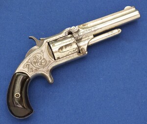 A fine antique 19th century American Factory Engraved Nickel Plated Smith & Wesson Revolver,  Model No. 1-1/2 Second Issue, .32 Rimfire caliber, 5 shot, 3 1/2 inch barrel, in very good condition. Price 2.250 euro