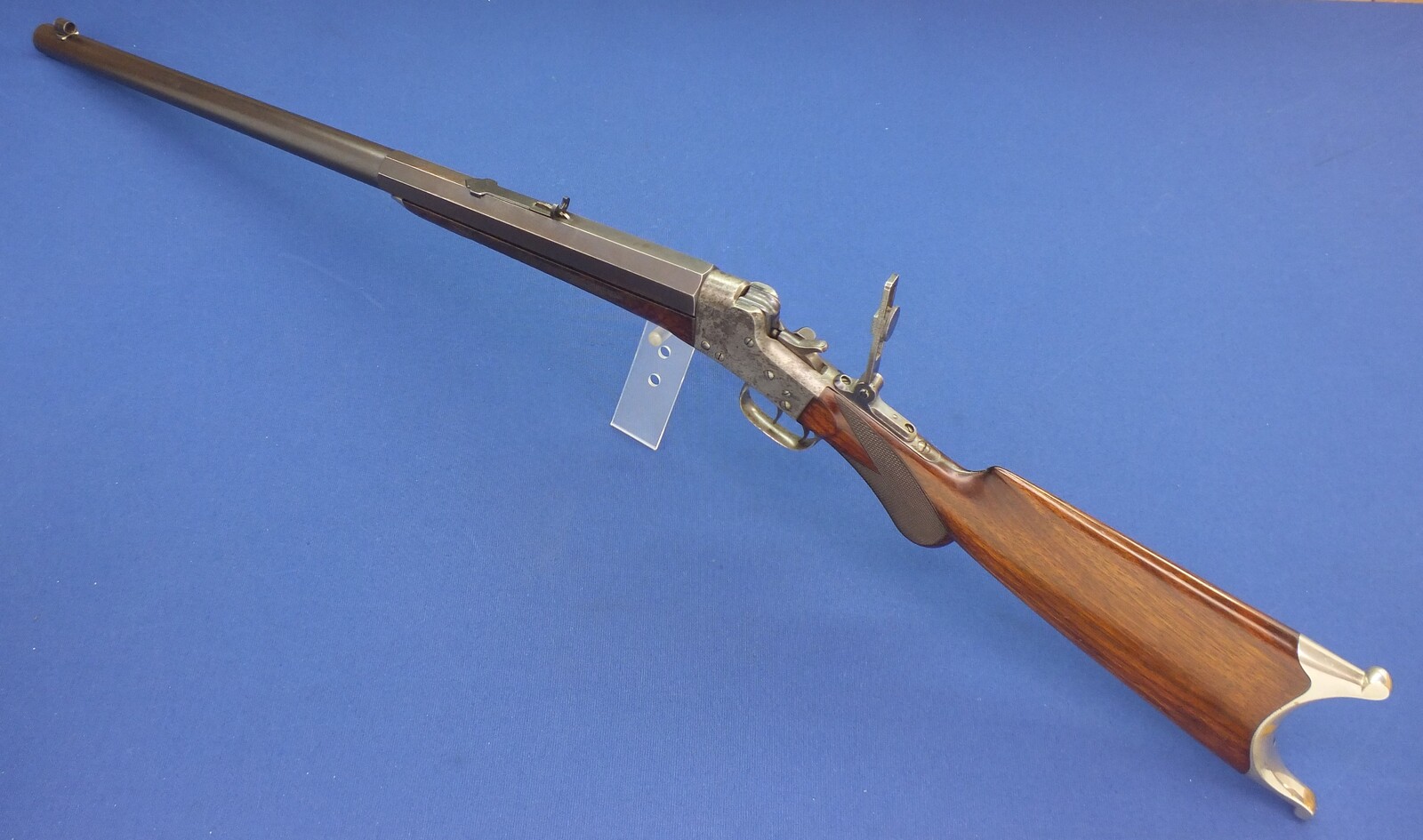 A fine antique 19th century American Remington - Hepburn No. 3 Target Rifle, caliber 38-50 Remington - Hepburn, 30 inch heavy part octagon / part round barrel, in very good condition. Price 5.950 euro.