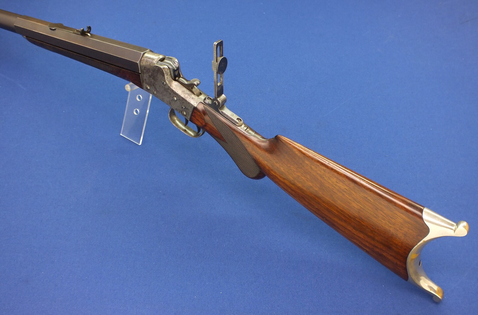A fine antique 19th century American Remington - Hepburn No. 3 Target Rifle, caliber 38-50 Remington - Hepburn, 30 inch heavy part octagon / part round barrel, in very good condition. Price 5.950 euro.