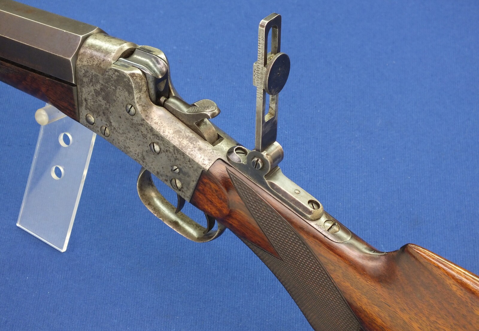 A fine antique 19th century American Remington - Hepburn No. 3 Target Rifle, caliber 38-50 Remington - Hepburn, 30 inch heavy part octagon / part round barrel, in very good condition. Price 5.950 euro.