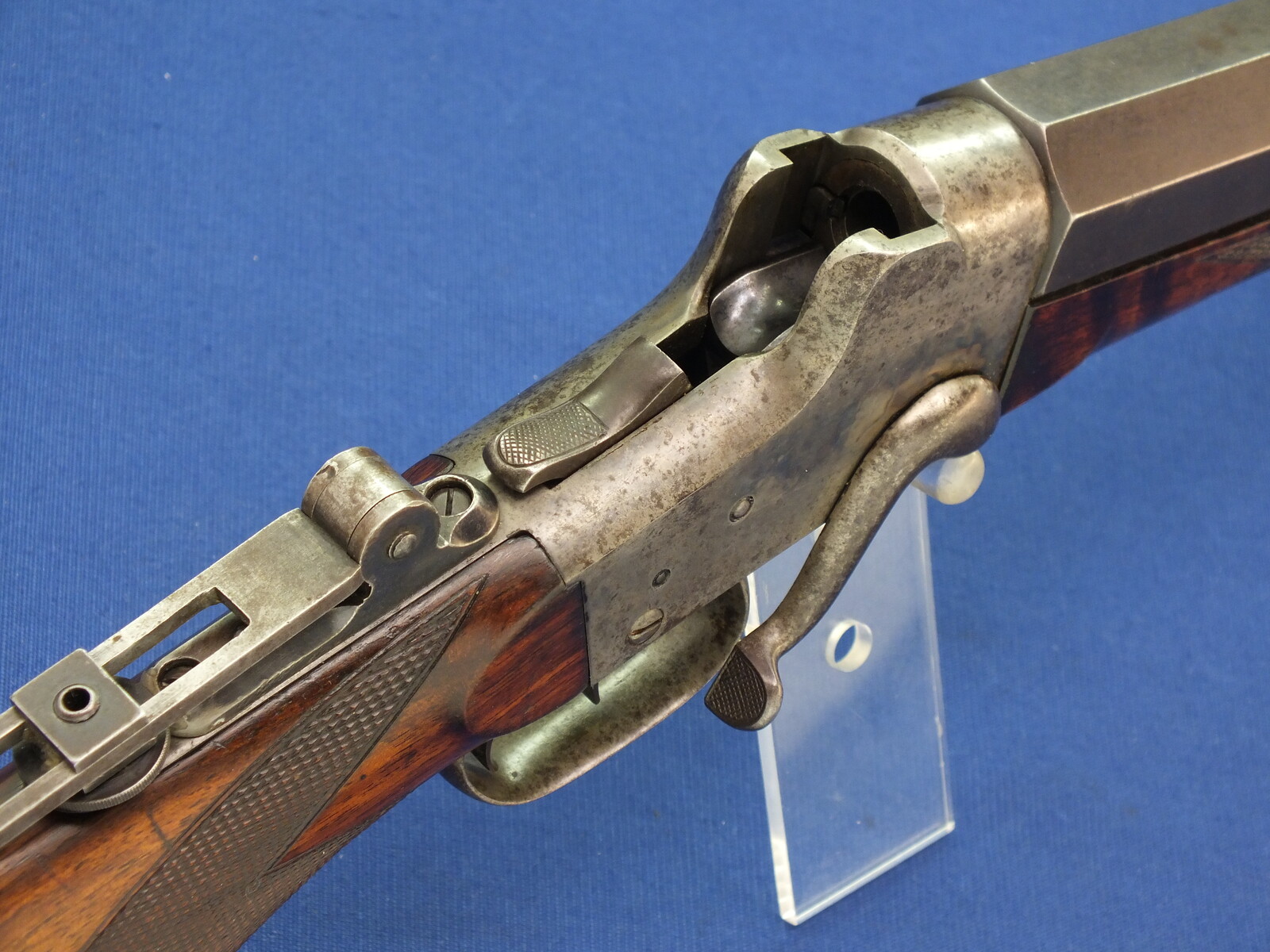 A fine antique 19th century American Remington - Hepburn No. 3 Target Rifle, caliber 38-50 Remington - Hepburn, 30 inch heavy part octagon / part round barrel, in very good condition. Price 5.950 euro.