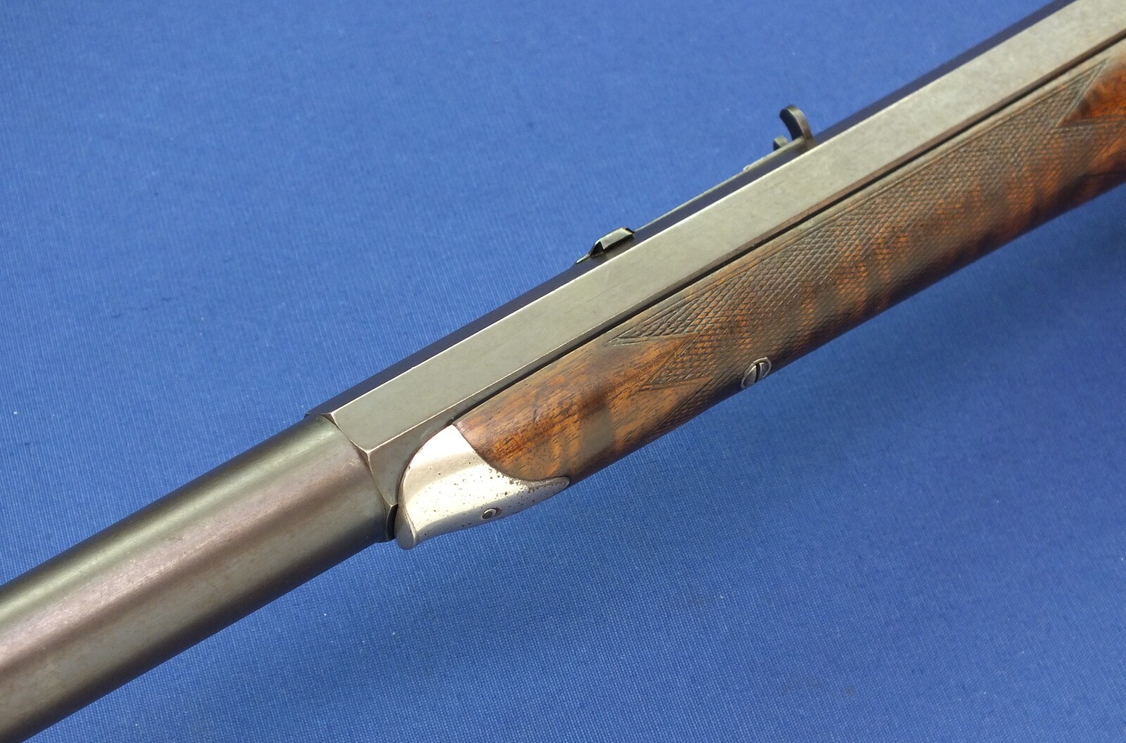 A fine antique 19th century American Remington - Hepburn No. 3 Target Rifle, caliber 38-50 Remington - Hepburn, 30 inch heavy part octagon / part round barrel, in very good condition. Price 5.950 euro.