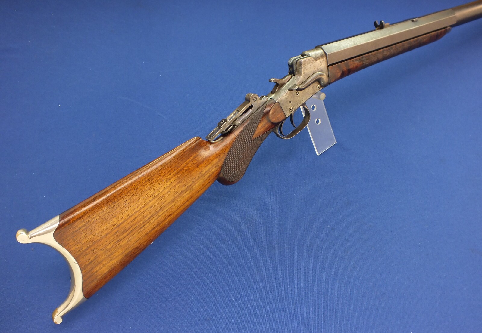 A fine antique 19th century American Remington - Hepburn No. 3 Target Rifle, caliber 38-50 Remington - Hepburn, 30 inch heavy part octagon / part round barrel, in very good condition. Price 5.950 euro.