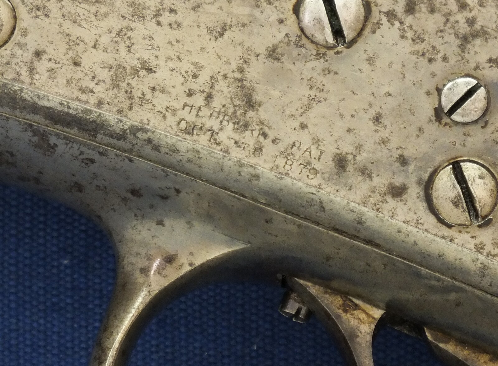 A fine antique 19th century American Remington - Hepburn No. 3 Target Rifle, caliber 38-50 Remington - Hepburn, 30 inch heavy part octagon / part round barrel, in very good condition. Price 5.950 euro.