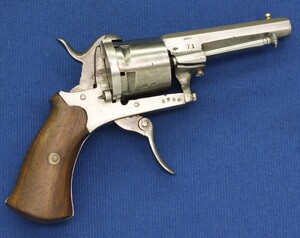 A fine antique 19th century Belgian double and single action Pinfire Revolver, caliber 7 mm, 6 shot, length 18,5 cm, in very good condition. Price 345 euro