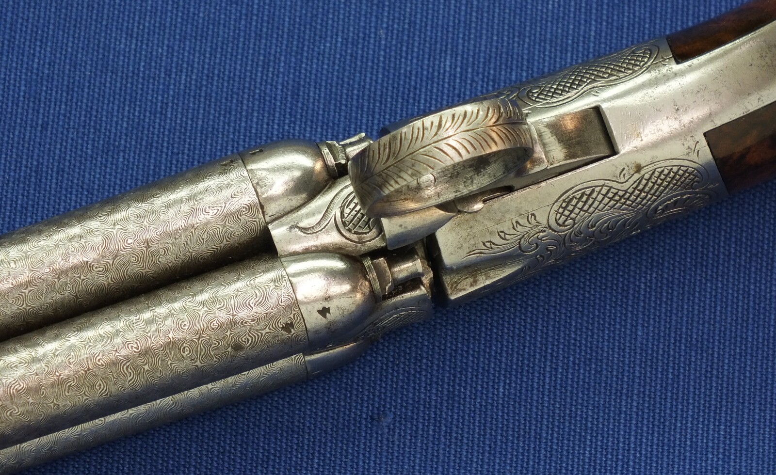 A fine antique 19th century engraved Belgian Liege 4 shot underhammer Mariette Brevete percussion Pepperbox. Caliber 9mm, length 19cm. In very good condition. 