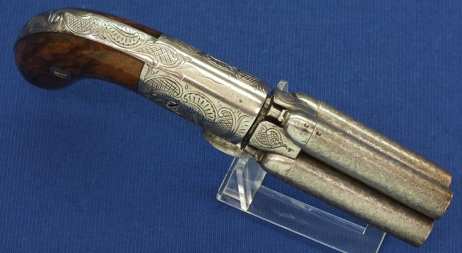 A fine antique 19th century engraved Belgian Liege 4 shot underhammer Mariette Brevete percussion Pepperbox. Caliber 9mm, length 19cm. In very good condition. Price 850 euro.