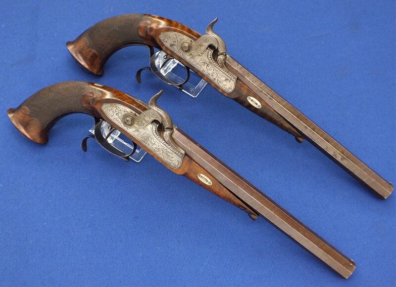 A fine antique 19th Century German Cased Pair Percussion Pistols signed  RICKELT a AROLSEN, caliber 11 mm fine grooves, length 43 cm, in very good  condition. Price 9.500 euro - Pistols - Bolk Antiques