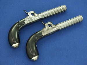 A fine antique 19th century Liege Pair Percussion Pocket Pistols, caliber 12 mm, length19 cm, in very good condition.  Price 1.600 euro