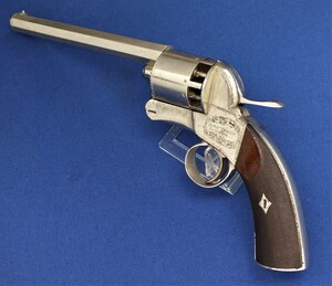 A fine antique 19th century nickel plated English Longspur Percussion Revolver by James Webley in Birmingham, 54 bore caliber, length 34 cm, in very good condition. 