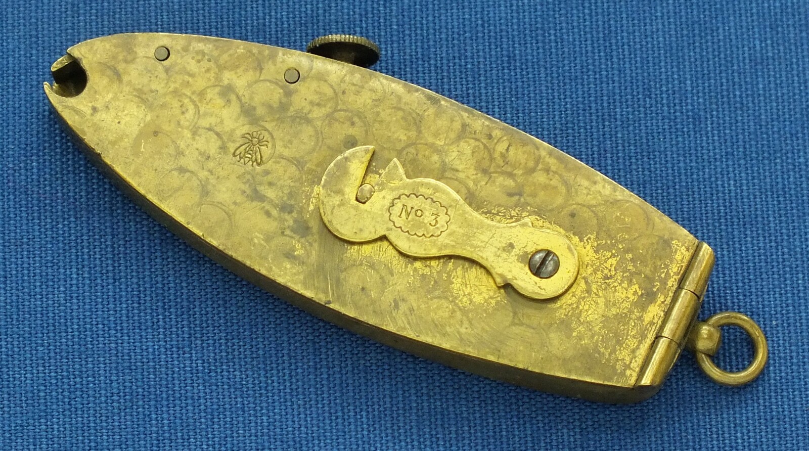 A fine antique 19th century Percussion Cap Dispenser No. 3 , length 10 cm, In very good condition. Price 325 euro