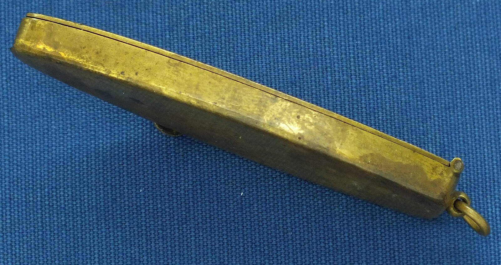 A fine antique 19th century Percussion Cap Dispenser No. 3 , length 10 cm, In very good condition. Price 325 euro