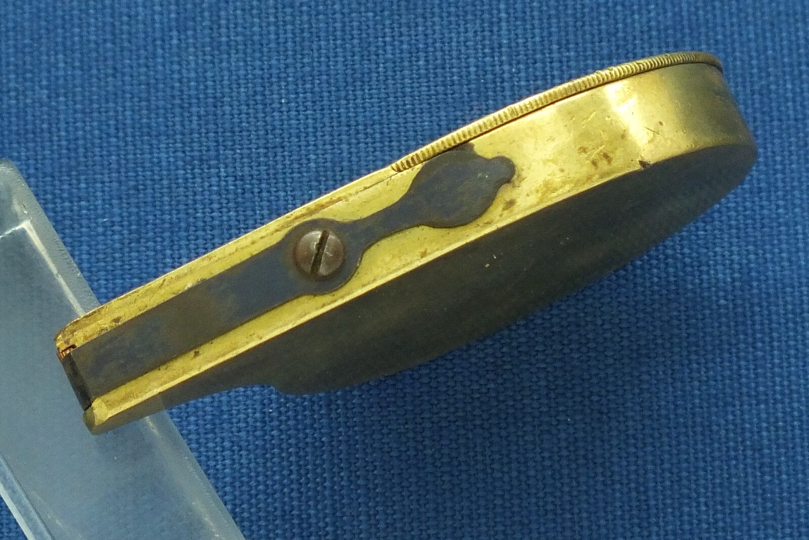 A fine antique 19th century probably English Circulair Cap Dispenser, length 8 cm. In very good condition. Price 350 euro