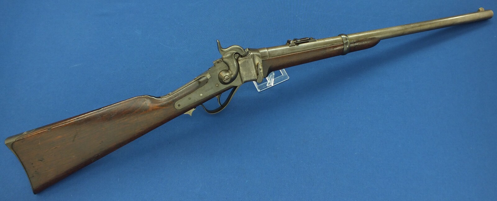 A fine antique American Civil War Sharps New Model 1863 percussion Carbine. Caliber 52, 22 inch barrel. Length 100cm. In very good condition. Price 3.750 euro