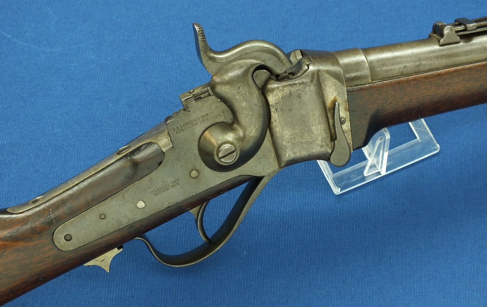 A fine antique American Civil War Sharps New Model 1863 percussion Carbine. Caliber 52, 22 inch barrel. Length 100cm. In very good condition. Price 3.750 euro