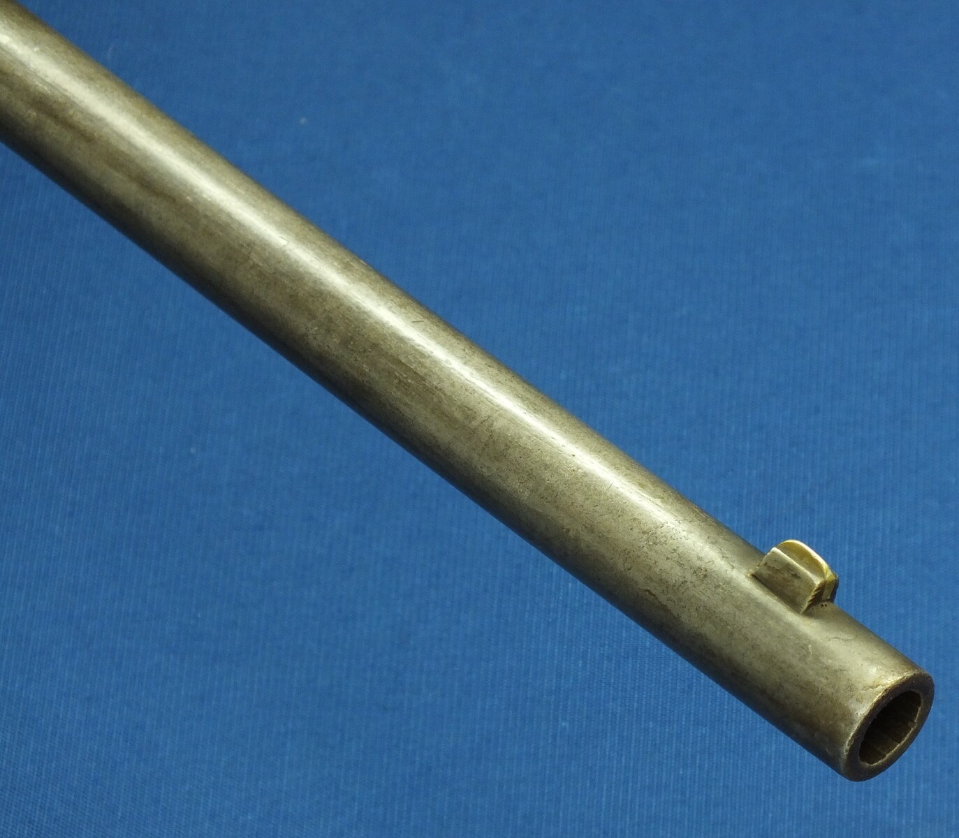 A fine antique American Civil War Sharps New Model 1863 percussion Carbine. Caliber 52, 22 inch barrel. Length 100cm. In very good condition. Price 3.750 euro