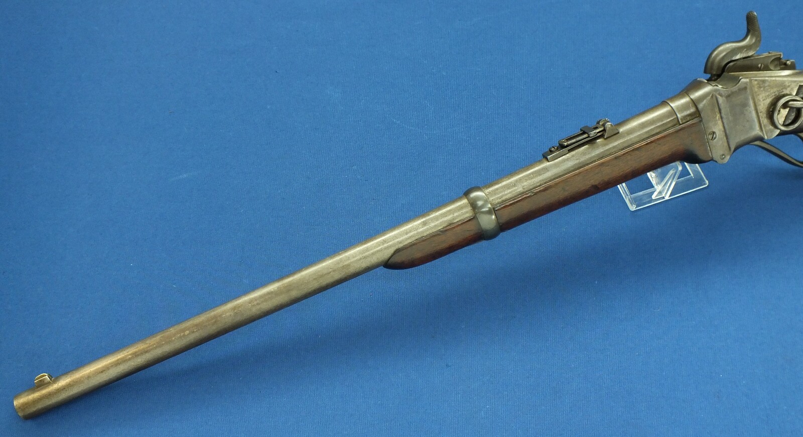 A fine antique American Civil War Sharps New Model 1863 percussion Carbine. Caliber 52, 22 inch barrel. Length 100cm. In very good condition. Price 3.750 euro